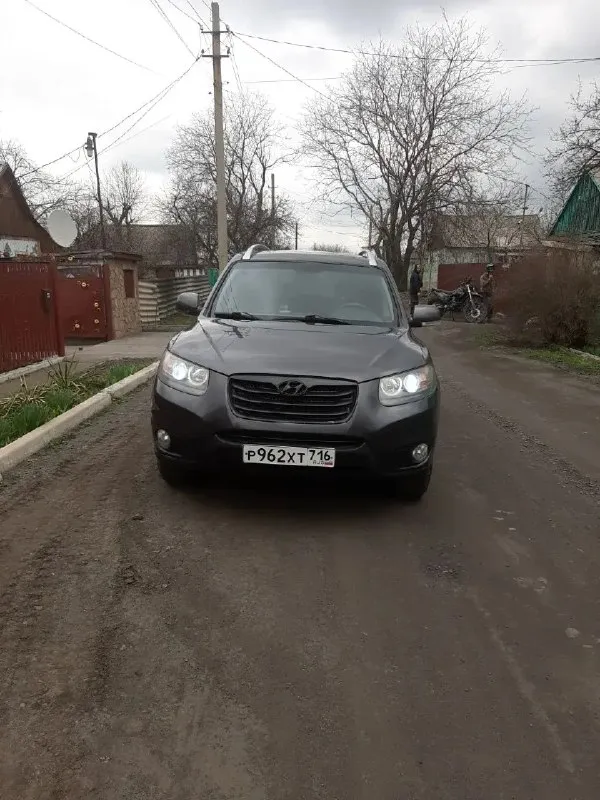 Продам hyundai сантафе 2010 года обьем 2.4 пробег 240 тысяч кузов в родном окрасе двигатель в идеальном состояние коробка автомат без нареканий ходовую часть полностью перебрал 2 комплекта колес цена 1 млн 300 осмотр г. торез +7 (949) 434-65-74 📞 звоните: +7(949)4346574 - фотография - 3
