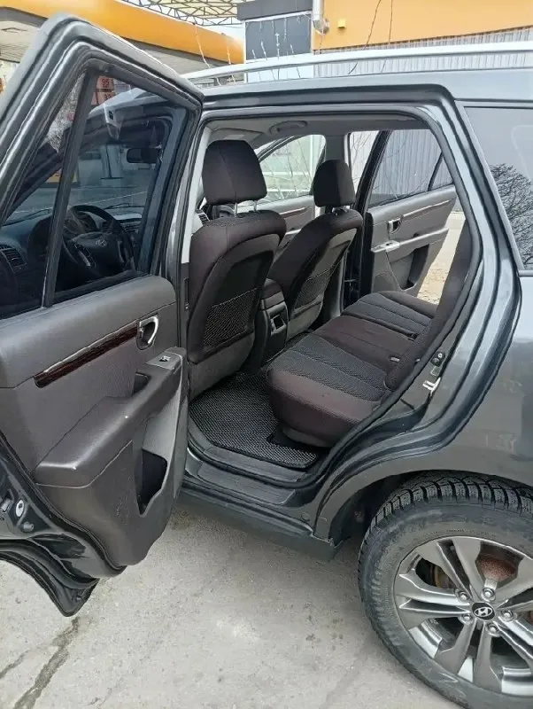 Продам hyundai сантафе 2010 года обьем 2.4 пробег 240 тысяч кузов в родном окрасе двигатель в идеальном состояние коробка автомат без нареканий ходовую часть полностью перебрал 2 комплекта колес цена 1 млн 300 осмотр г. торез +7 (949) 434-65-74 📞 звоните: +7(949)4346574 - фотография - 6