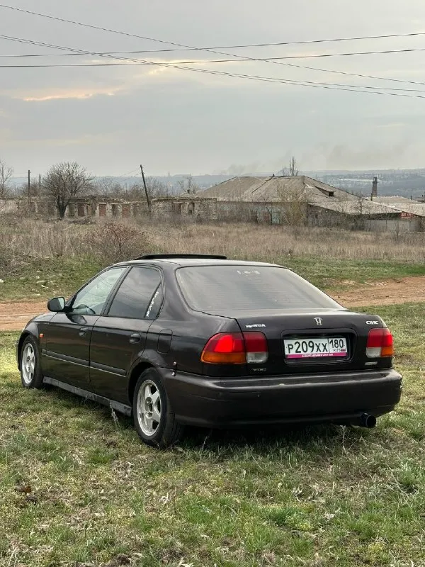 Автор: 260т. рублей г. торез хонда цивик 6 ек3 1998г двигатель d15z6 (115л. с) (менялся вписан в птс) акпп привод- передний салон в хорошем состоянии двигатель масло не расходует, не течет, не перегревается. акпп без проблем по электрике без проблем. все работает сигналит, светит, моргает, открывает-закрывает. люк работает во все положения гур работает четко автозапуск работает музыка есть дно переваривалось стоят кайловеры. в придачу отдам родной воздушный фильтр и родные стойки +7 (949) 502-18-99 павел. . !!!наш телеграм канал [ бесплатное размещение за репост!!! правила сообщества [ мы в мах [ [ 📞 звоните: +7(949)5021899 - фотография - 3