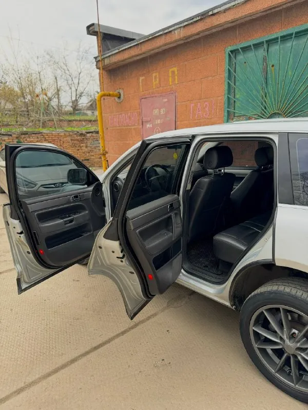 Продам volkswagen touareg ✅850.000₽✅ самый надежный и простой мотор 3.6 бенз на автомате, и полном приводе! авто с завода на пружинах! без пневмы! литье r20 и очень жирная комплектация с подогревами сидений, сенсорной мультимедиа, кожей, мульти руль с круизом, и еще много чего! есть фаркоп! пробег 256т. км салон в состояние нового! 2 хоз по птс, в последних руках 11лет! кузов оцинкованный и без единого рыжика! такой туарег еще нужно поискать! технически в идеальном состоянии, ни одной ошибки, новая ходовка! зеленая автотека ✅ птс оригинал, любое переоформление документов в мрео! цена подарок за такую историю, и состояние🔥 г. макеевка +79497324159 📞 🇷🇺 звоните: +79497324159 - фотография - 9