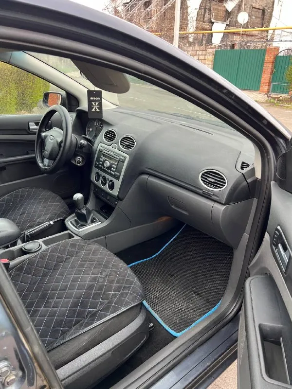 Продам ford focus 2 2006 года пробег: 170т двигатель 1.8 бензин едет бодро, масло не ест, работает тихо и ровно! по ходовой вложений не требует все делалось вовремя, ничего не стучит и не гремит, снизу машины все сухое никаких подтеков масла и тд! по кузову вся в родной краске без дтп, все силовые части родные! днище и пороги в очень хорошем состоянии, без гнили и коррозии! в автомобиле работает каждая кнопка, салон чистый не затертый, комплектация комфорт: подогрев сидений, зеркал, лобового, бортовик, противотуманки, эл. зеркала, литые диски, на свежей летней резине мишлен, за все время было 3 владельца по автомобилю делать ничего ненужно сел и поехал масло в двигателе заменено 1500км назад документы чистые без штрафов и запретов торг есть цена: 565000 автомобиль в мариуполе +79496463727 - фотография - 9