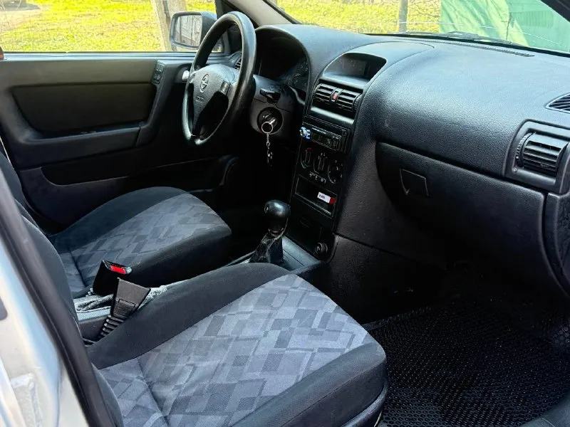 Продаю opel astra g 2001 г. в автомат! авто в отличном состояние. авто без дтп 1.6(101 лс) работает отлично, масло не расходует, коробка классический автомат переключает плавно без задержек и пинков. ходовая часть обслужена. кузов не гнилой, пороги и днище целое. юридически чистый автомобиль донецк 385.000 рублей торг +79495097888 📲 tg: … 📞 звоните: +7(949)5097888 - фотография - 7