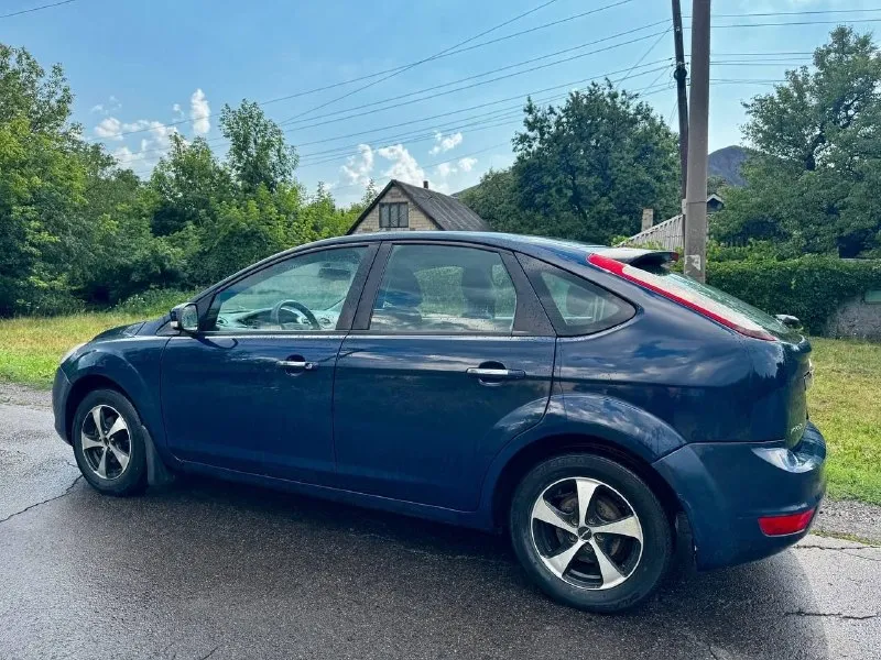 В продаже ford focus 2 от собственника 2008 года выпуска с мотором 1.4. комплектация : подогревы сидений, лобового и заднего стекла, кондиционер ( заклинил подшипник) машина обслужена и на ходу ежедневно. по кузову без гнили, полез лак на капоте. пороги, арки, днище без намека на гниль. ходовая обслужена, замена грм 8000 км назад, масло в коробке, сайлентблоки задней подвески, ремонт генератора и стартера. новый дросель, сцепление и много чего другого ( подробнее по телефону) +79497956303 +79493956303 продажа в связи с покупкой другого автомобиля. цена 550 тыс. руб осмотр г. донецк - фотография - 5