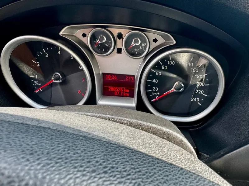 В продаже ford focus 2 от собственника 2008 года выпуска с мотором 1.4. комплектация : подогревы сидений, лобового и заднего стекла, кондиционер ( заклинил подшипник) машина обслужена и на ходу ежедневно. по кузову без гнили, полез лак на капоте. пороги, арки, днище без намека на гниль. ходовая обслужена, замена грм 8000 км назад, масло в коробке, сайлентблоки задней подвески, ремонт генератора и стартера. новый дросель, сцепление и много чего другого ( подробнее по телефону) +79497956303 +79493956303 продажа в связи с покупкой другого автомобиля. цена 550 тыс. руб осмотр г. донецк - фотография - 7