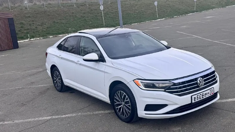Jetta se plus 2021 юридически чиста и без ограничений. ✅цена -1735000 рублей 2021 год 95 тыс км родного пробега двигатель 1.4 турбо, обычный восьми ступенчатый автомат aisin. два ключа, два комплекта резины(зима абсолютно новая) заводской автозапуск двигателя, подогрев всех сидений а также руля. электропривод водительского сидения. led фары а также задние стопы. дистроники, датчики предотвращения дтп. датчики слепых зон, датчик дождя и света. салон в идеальном состоянии. ✅ничего делать не нужно, машина полностью обслужена. г. донецк +79494153100 (тут же телеграмм) 📞 🇷🇺 звоните: +79494153100 - фотография - 3