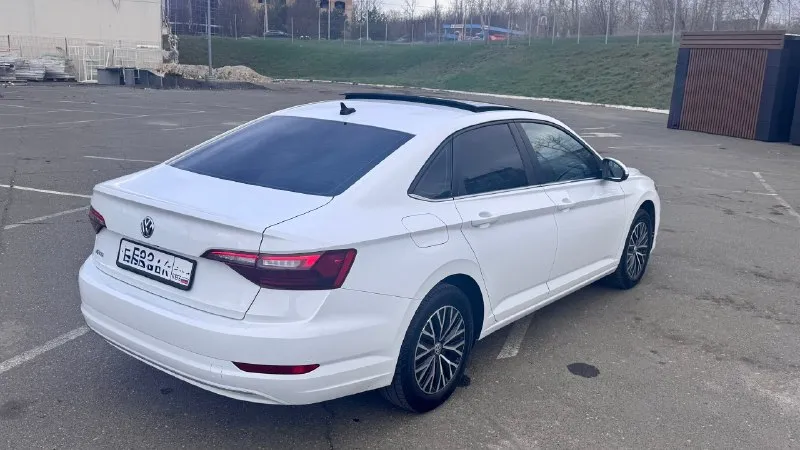 Jetta se plus 2021 юридически чиста и без ограничений. ✅цена -1735000 рублей 2021 год 95 тыс км родного пробега двигатель 1.4 турбо, обычный восьми ступенчатый автомат aisin. два ключа, два комплекта резины(зима абсолютно новая) заводской автозапуск двигателя, подогрев всех сидений а также руля. электропривод водительского сидения. led фары а также задние стопы. дистроники, датчики предотвращения дтп. датчики слепых зон, датчик дождя и света. салон в идеальном состоянии. ✅ничего делать не нужно, машина полностью обслужена. г. донецк +79494153100 (тут же телеграмм) 📞 🇷🇺 звоните: +79494153100 - фотография - 4