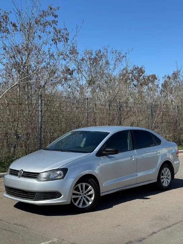 Продам volkswagen polo в комплектации sochi edition год выпуска-2013 объём двигателя-1.6( отличный, надежный мотор) коробка передач: автомат❗️(6-ти ступенчатый) пробег 199.000 тыс км(оригинал) машина в достойном состоянии, за машиной следили ! стоит дорогая сигнализация пандора с автозапуском с телефона❗️ есть сам буфер с усилителем (40к) оцинкованный кузов! комплектация : -полный обогрев лобового стекла ! -подогрев передний сидений -кондиционер -4 стеклоподъемника 2 ключа хорошая автотека ❗️❗️❗️ 2 комплекта резины, зимняя резина почти новая не такси, не каршеринг 100 км назад поменял помпу, ремень грм, ролики, термостат, колодки, масло в двигателе и все фильтра. переоформление без проблем, есть действующий техосмотр ❗️ могу поехать с вами в мрэо. цена -785.000тыс руб дополнительные вопросы по телефону : +79495219479 - фотография - 4