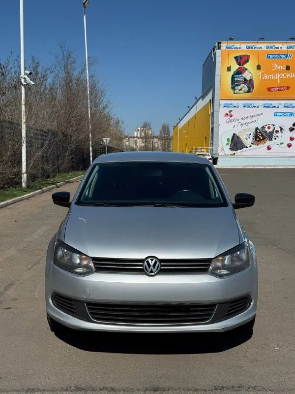 Продам volkswagen polo в комплектации sochi edition год выпуска-2013 объём двигателя-1.6( отличный, надежный мотор) коробка передач: автомат❗️(6-ти ступенчатый) пробег 199.000 тыс км(оригинал) машина в достойном состоянии, за машиной следили ! стоит дорогая сигнализация пандора с автозапуском с телефона❗️ есть сам буфер с усилителем (40к) оцинкованный кузов! комплектация : -полный обогрев лобового стекла ! -подогрев передний сидений -кондиционер -4 стеклоподъемника 2 ключа хорошая автотека ❗️❗️❗️ 2 комплекта резины, зимняя резина почти новая не такси, не каршеринг 100 км назад поменял помпу, ремень грм, ролики, термостат, колодки, масло в двигателе и все фильтра. переоформление без проблем, есть действующий техосмотр ❗️ могу поехать с вами в мрэо. цена -785.000тыс руб дополнительные вопросы по телефону : +79495219479 - фотография - 7