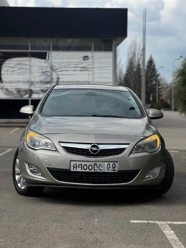 Opel astra j cosmo 1.6 at 2012 г. в авто в идеальном состоянии подтвержденный пробег 136 тыс. км салон как у нового авто!!! идеальная по надежности связка мотора и акпп!!! максимальная комплектация cosmo подогревы сидений/руля/зеркал/форсунок омывателя, заднего и лобового остекления двухзонный климат-контроль хорошая штатная музыка aux/bt серво/мульти руль круиз-контроль /лимитер задний парктроник помошник подъема в гору комбинированный салон кожа/ткань штатная амбиентная подсветка два ключа по авто сделано очень большое то, машина готова к долгой эксплуатации без вложений цена 695 т. рублей торг у капота звоните +79495082418 тг вотсап +79493811593 николай - фотография - 5