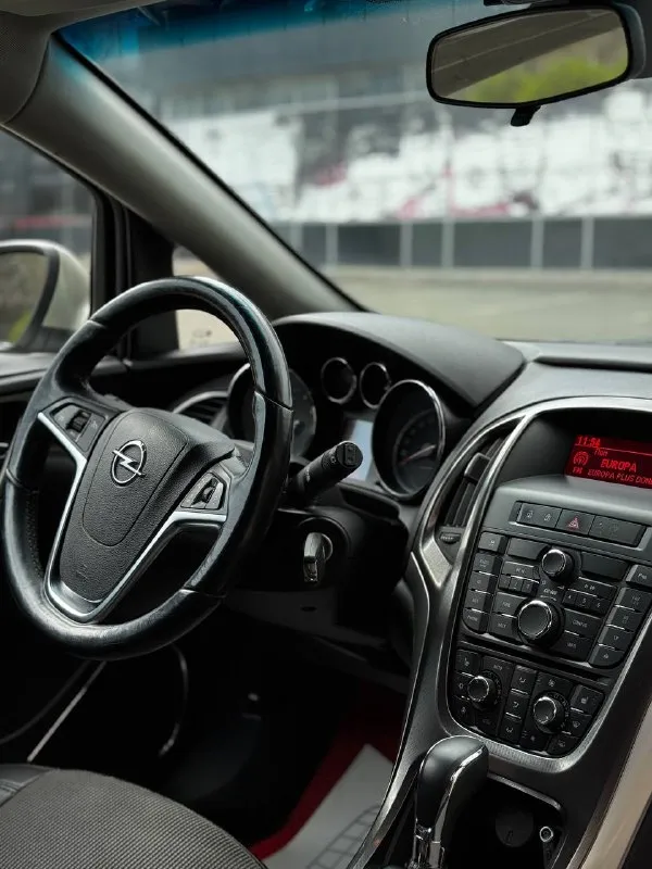 Opel astra j cosmo 1.6 at 2012 г. в авто в идеальном состоянии подтвержденный пробег 136 тыс. км салон как у нового авто!!! идеальная по надежности связка мотора и акпп!!! максимальная комплектация cosmo подогревы сидений/руля/зеркал/форсунок омывателя, заднего и лобового остекления двухзонный климат-контроль хорошая штатная музыка aux/bt серво/мульти руль круиз-контроль /лимитер задний парктроник помошник подъема в гору комбинированный салон кожа/ткань штатная амбиентная подсветка два ключа по авто сделано очень большое то, машина готова к долгой эксплуатации без вложений цена 695 т. рублей торг у капота звоните +79495082418 тг вотсап +79493811593 николай - фотография - 9