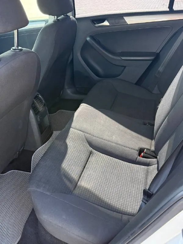 Продам volkswagens jetta 2016, 1.6 атмосферник. продам джету 2016 года 1.6 на механике. родной пробег 214.000 кузов весь в заводском окрасе, в идеальном состоянии как по технической части, так и по салону. салон ухоженный максимально, как будто на автомобиле вообще никто не ездил, в автомобиле приятно находиться. установлен андроид -дисплей, камера заднего вида, парктроники, датчик давления шин, led- оптика, подогрев сидений и многое другое. готов на любые проверки, никаких грюков, стуков, толчков и всего прочего. масло от замены до замены без каких либо доливок. только приятная комфортная езда и приятные эмоции. цена 1.220.000 осмотр в городе донецк. телефон +7-949-340-49-20 (есть тг если проблема со связью) - фотография - 7