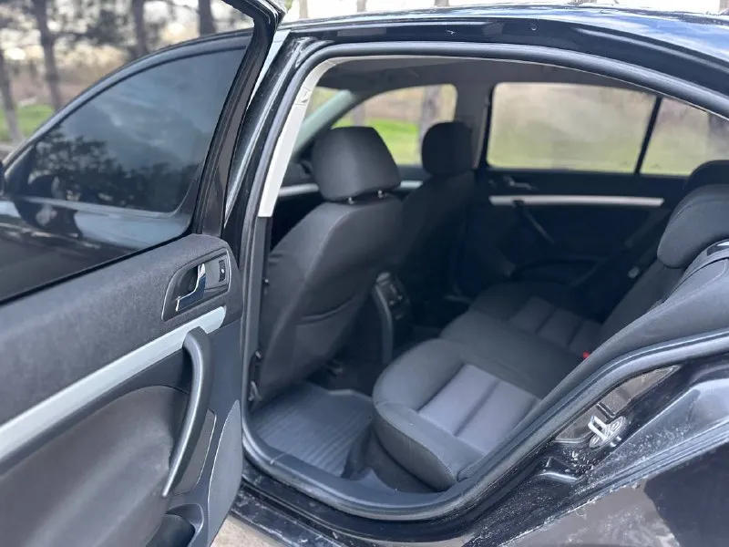 ❗продам skoda octavia a5 ❗ год выпуска 2007,мотор 2.0 бензин коробка: механика 6 ступенчатая. ✅цена: 560.000 руб 📑 юридически абсолютно чистая, любое переоформление без проблем! 4 владельца по птс. 🔥установлена спорт подвеска kayaba (за счет чего шикарная рулежка). так же установлен спорт коллектор с раздвоением труб, убрана вся экология и установлена легкая прошивка (за счет чего динамика автомобиля стала на порядок лучше, а расход остался прежним) по итогу получили ~180л. с. ♻автомобиль в хорошем состоянии. мотор в идеале (масло не берет, работает ровно), коробка тоже, ходовая вся сбитая! по кузову есть нюансы в виде коррозии. салон в шикарном состоянии.2 ключа, все сервисные книжки. ♻комплектация: климат контроль, датчик дождя, датчик света, 3х режимный подогрев сидений, круиз контроль, электро регулировка и подогрев боковых зеркал, центральный замок, усилитель руля, стеклоподъемники,8 подушек безопасности, abs, esp. 🏠осмотр днр, г. амвросиевка ☎️подробности по телефону: +79493060188 (telegram) +79885749747 - фотография - 6