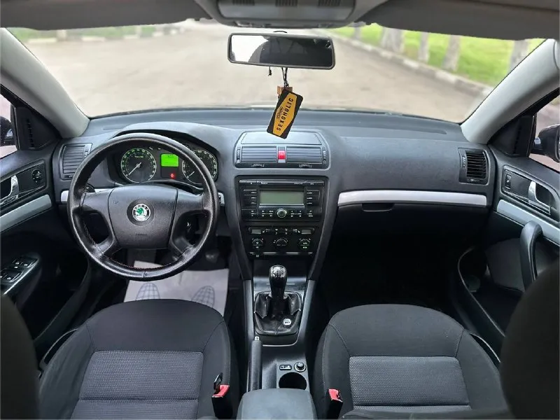 ❗продам skoda octavia a5 ❗ год выпуска 2007,мотор 2.0 бензин коробка: механика 6 ступенчатая. ✅цена: 560.000 руб 📑 юридически абсолютно чистая, любое переоформление без проблем! 4 владельца по птс. 🔥установлена спорт подвеска kayaba (за счет чего шикарная рулежка). так же установлен спорт коллектор с раздвоением труб, убрана вся экология и установлена легкая прошивка (за счет чего динамика автомобиля стала на порядок лучше, а расход остался прежним) по итогу получили ~180л. с. ♻автомобиль в хорошем состоянии. мотор в идеале (масло не берет, работает ровно), коробка тоже, ходовая вся сбитая! по кузову есть нюансы в виде коррозии. салон в шикарном состоянии.2 ключа, все сервисные книжки. ♻комплектация: климат контроль, датчик дождя, датчик света, 3х режимный подогрев сидений, круиз контроль, электро регулировка и подогрев боковых зеркал, центральный замок, усилитель руля, стеклоподъемники,8 подушек безопасности, abs, esp. 🏠осмотр днр, г. амвросиевка ☎️подробности по телефону: +79493060188 (telegram) +79885749747 - фотография - 7