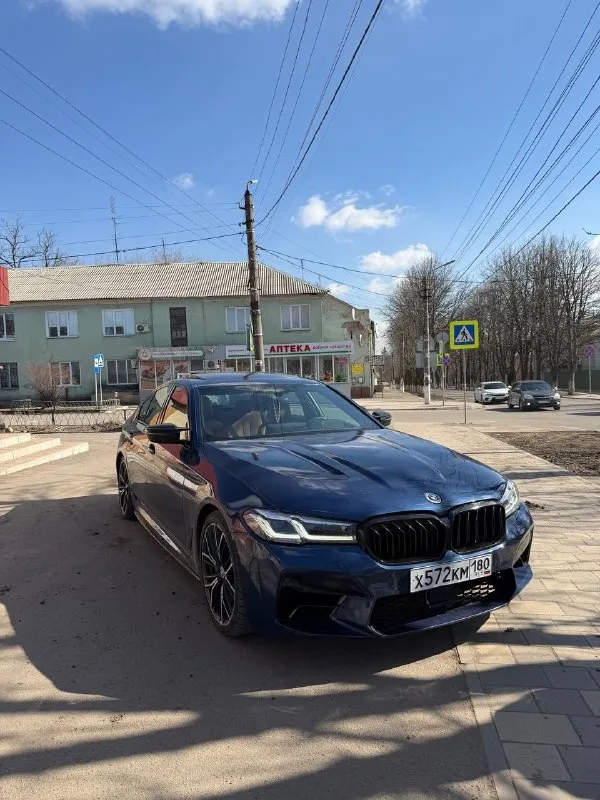 ❗️продам bmw g30 540i ❗️ год выпуска: 2022 двигатель 3.0 бензин пробег: 150.000 км (подтвержденный) были дтп, нечего критического не было, подкрасы без шпаклевки. в данный момент есть сколы на бампере и капоте. салон в отличном состоянии. стекла все родные, безопасность на месте. все обслужено, есть подтверждение ✅ комплектация: заводской м-пакет, carplay, автозапуск, управление жестами, различные ассистенты, м-тормаза, проекция, большая мультимедия, harman/kardon, люк, удержание в полосе, датчик слепых зон, распознание знаков, адаптивные led фары, парктроники в круг, складывающие зеркала, адаптивный круиз контроль, led приборная панель, обогрев руля, подогрев сидений, 3 режима езды(спорт, комфорт, эко), двух зонный климат контроль, адаптивный свет, электро регулировка сидений. очень хорошее авто, которое не оставит никого равнодушным и без внимания, за машину не стыдно, езжу каждый день! готов на любые проверки ! заправляю исключительно 100 бензином. вин код 📞 звоните: +7(949)4095794 - фотография - 1