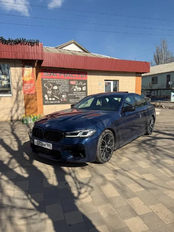 ❗️продам bmw g30 540i ❗️ год выпуска: 2022 двигатель 3.0 бензин пробег: 150.000 км (подтвержденный) были дтп, нечего критического не было, подкрасы без шпаклевки. в данный момент есть сколы на бампере и капоте. салон в отличном состоянии. стекла все родные, безопасность на месте. все обслужено, есть подтверждение ✅ комплектация: заводской м-пакет, carplay, автозапуск, управление жестами, различные ассистенты, м-тормаза, проекция, большая мультимедия, harman/kardon, люк, удержание в полосе, датчик слепых зон, распознание знаков, адаптивные led фары, парктроники в круг, складывающие зеркала, адаптивный круиз контроль, led приборная панель, обогрев руля, подогрев сидений, 3 режима езды(спорт, комфорт, эко), двух зонный климат контроль, адаптивный свет, электро регулировка сидений. очень хорошее авто, которое не оставит никого равнодушным и без внимания, за машину не стыдно, езжу каждый день! готов на любые проверки ! заправляю исключительно 100 бензином. вин код 📞 звоните: +7(949)4095794 - фотография - 2