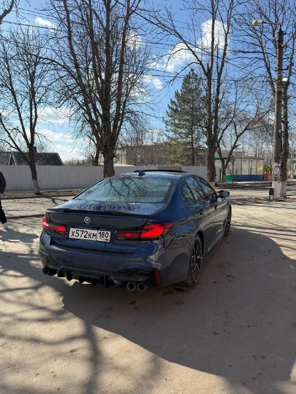 ❗️продам bmw g30 540i ❗️ год выпуска: 2022 двигатель 3.0 бензин пробег: 150.000 км (подтвержденный) были дтп, нечего критического не было, подкрасы без шпаклевки. в данный момент есть сколы на бампере и капоте. салон в отличном состоянии. стекла все родные, безопасность на месте. все обслужено, есть подтверждение ✅ комплектация: заводской м-пакет, carplay, автозапуск, управление жестами, различные ассистенты, м-тормаза, проекция, большая мультимедия, harman/kardon, люк, удержание в полосе, датчик слепых зон, распознание знаков, адаптивные led фары, парктроники в круг, складывающие зеркала, адаптивный круиз контроль, led приборная панель, обогрев руля, подогрев сидений, 3 режима езды(спорт, комфорт, эко), двух зонный климат контроль, адаптивный свет, электро регулировка сидений. очень хорошее авто, которое не оставит никого равнодушным и без внимания, за машину не стыдно, езжу каждый день! готов на любые проверки ! заправляю исключительно 100 бензином. вин код 📞 звоните: +7(949)4095794 - фотография - 4