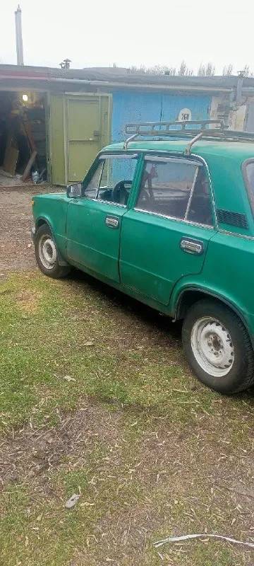 Продам ваз 21011 1976г. на уверенном ходу, все испрано, печка греет, новый моторчик, новый руль, сиденье черная кожа, новое сцепление, ходовка перебрана, двигатель, коробка все работает отлично! из допов установлен багажник, противотуманки, led фары, новая магнитола. новые шины зима и лето !! за машинкой следил, состояние достойное, обработана аникором, не гнилая, на уверенном ходу !! цена 85к! номера рф я хозяин. +79490728339 📞 звоните: +7(949)0728339 - фотография - 6