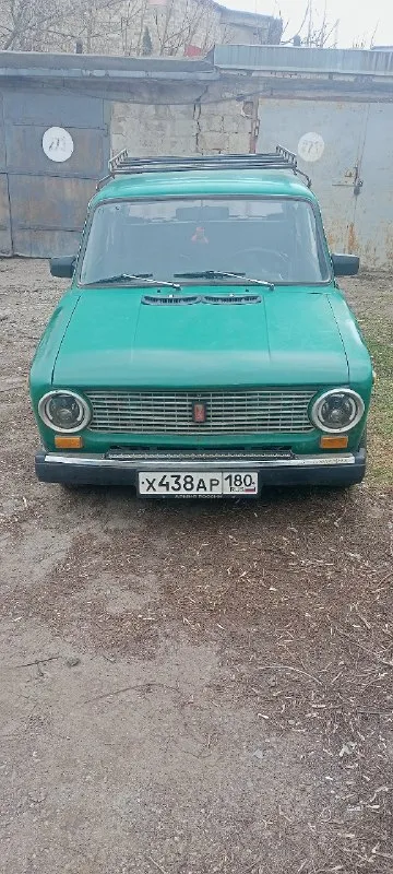 Продам ваз 21011 1976г. на уверенном ходу, все испрано, печка греет, новый моторчик, новый руль, сиденье черная кожа, новое сцепление, ходовка перебрана, двигатель, коробка все работает отлично! из допов установлен багажник, противотуманки, led фары, новая магнитола. новые шины зима и лето !! за машинкой следил, состояние достойное, обработана аникором, не гнилая, на уверенном ходу !! цена 85к! номера рф я хозяин. +79490728339 📞 звоните: +7(949)0728339 - фотография - 7