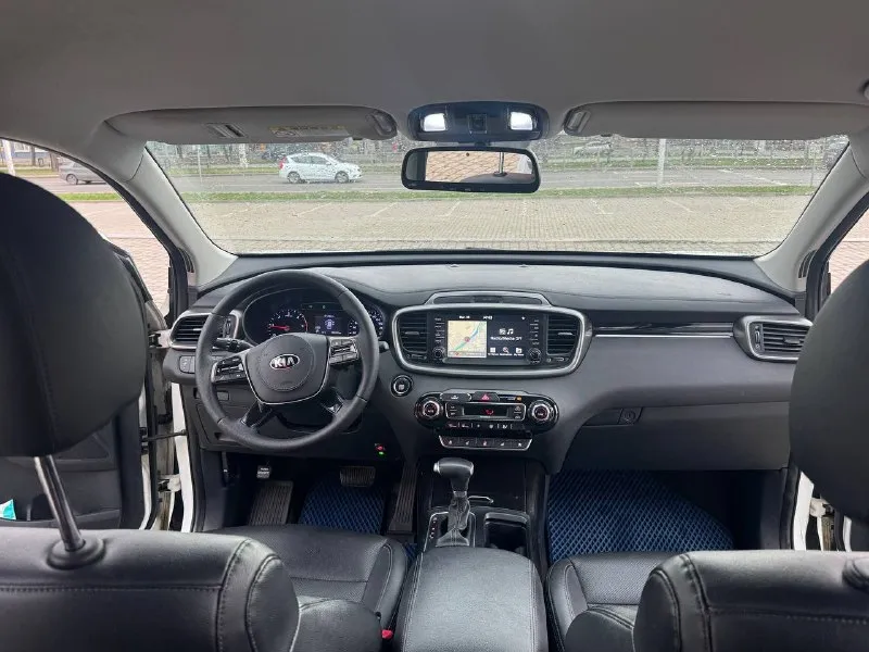 Kia sorento prime restailing 2018 год 4wd ( полный привод ) двигатель 2.0d 186 л. с коробка автомат пробег 145 тыс. км автомобиль в отличном состоянии, весь обслужен от а до я, самая надежная связка двигателя и коробки автомат, кузов без дтп весь в заводском окрасе ! максимальная комплектация, бесключевой доступ кнопка (start-stop) кожаный салон, роздельный климат -контрол, круиз -контроль, датчики света и дождя, подогрев, и вентиляция сидений, подогрев руля, подогрев зеркал, и стекл, парктроники, камера заднего вида, и много чего другого ! с документами полный порядок любой вид оформления. г. донецк цена 2.430 тыс. ₽ звоните остальное по +7 +79494006791 max, telegram 📞 звоните: +7(949)5210885 - фотография - 7