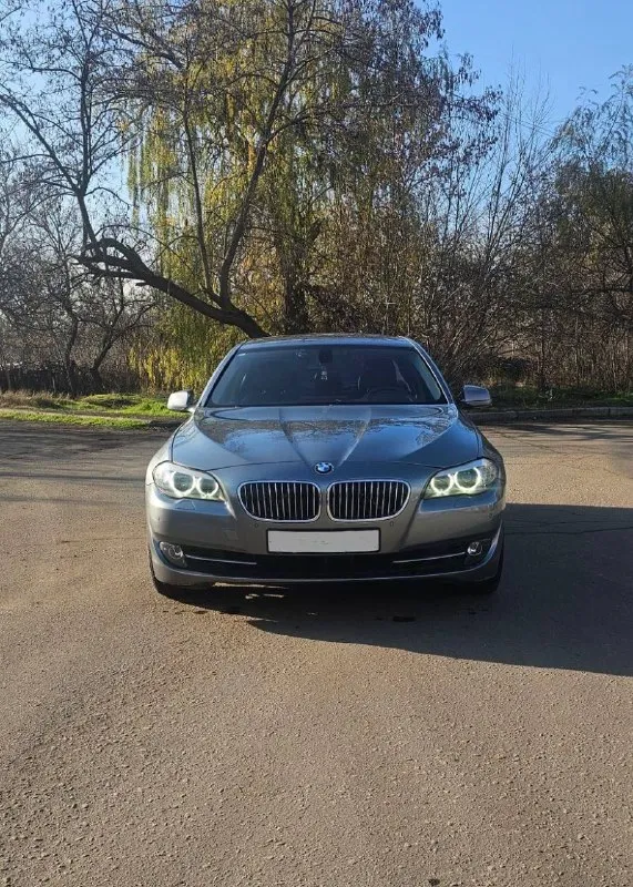 В продаже bmw 5-series f10 520i at 2011 года (на дороги выехала в 2012 году) цена: 1 500 000. торг по факту. 2.0 turbo, бензин. автомобиль в хорошем техническом состоянии, имеет привлекательный внешний вид. полностью обслужен, есть вся история моего владения. автомобиль не требует вложений. имеется 3 комплекта резины, лето r18, зима r 17 + на 17 диски есть летняя резина. от машины не избавляюсь, продаю с целью покупки более семейного автомобиля. +7 (949) 328-46-95 📞 звоните: +7(949)3284695 - фотография - 1