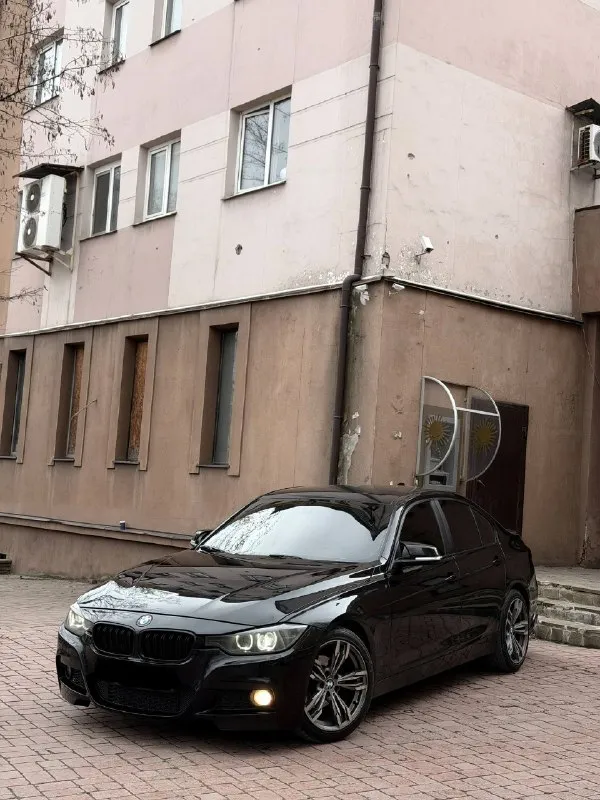 🔥 bmw 3 серия f30 2013 — драйв, стиль и эмоции! автомобиль в отличном состоянии — как технически, так и внешне. полностью обслужен, без вложений. двигатель 2.0 бензин — работает идеально: тихо, ровно, не троит и не дымит. отличная динамика, зажигалка, едет бодро и уверенно. — переключает плавно и мягко, без пинков и задержек. ходовая часть — отрабатывает идеально, без шумов и посторонних звуков. 💎 салон: кожа в отличном состоянии, мультируль 🚘 автомобиль полностью исправен — сел и поехал в любую точку. 📄 юридически чистый — любое оформление без проблем. 📍 осмотр: донецк 🔄 возможен обмен 💳 возможна продажа в кредит 💰 цена: 1 450 000 ₽ (торг с быстрым покупателем) ☎️ +7 949 453-80-40 ☎️ +7 949 742-53-98 номер рф: 89281188827 📞 звоните: +7(949)4538040 - фотография - 1