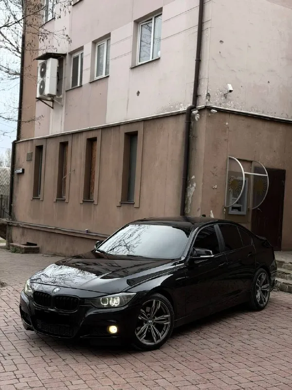 🔥 bmw 3 серия f30 2013 — драйв, стиль и эмоции! автомобиль в отличном состоянии — как технически, так и внешне. полностью обслужен, без вложений. двигатель 2.0 бензин — работает идеально: тихо, ровно, не троит и не дымит. отличная динамика, зажигалка, едет бодро и уверенно. — переключает плавно и мягко, без пинков и задержек. ходовая часть — отрабатывает идеально, без шумов и посторонних звуков. 💎 салон: кожа в отличном состоянии, мультируль 🚘 автомобиль полностью исправен — сел и поехал в любую точку. 📄 юридически чистый — любое оформление без проблем. 📍 осмотр: донецк 🔄 возможен обмен 💳 возможна продажа в кредит 💰 цена: 1 450 000 ₽ (торг с быстрым покупателем) ☎️ +7 949 453-80-40 ☎️ +7 949 742-53-98 номер рф: 89281188827 📞 звоните: +7(949)4538040 - фотография - 2