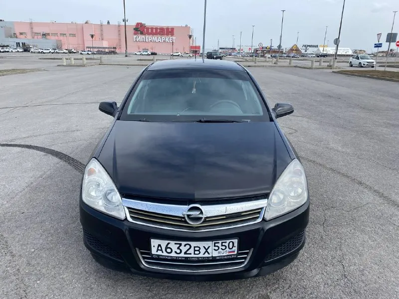 Продам opel astra h ( opel астра ш) рестайлинг 2008 г. в. в хорошем состоянии. хорошая комплектация: климат контроль (заправлен, работает хорошо), круиз контроль, электрозеркала, мультируль, подогревы сидений. по кузову есть мелкие недочеты, царапины, вмятинки, сколы краски. учитывайте, что машине 20 лет! по технической части вложений не требует. двигатель работает ровно, без посторонних звуков, масло не расходует. кпп без нареканий работает в штатном режиме. за свои деньги отличный авто в достойном состоянии. адекватным покупателям уступлю возле автомобиля. цена 365 000 телефон +79524162292 📲 tg: александр 📞 звоните: +7(952)4162292 - фотография - 1