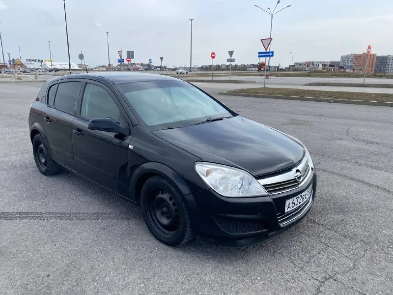 Продам opel astra h ( opel астра ш) рестайлинг 2008 г. в. в хорошем состоянии. хорошая комплектация: климат контроль (заправлен, работает хорошо), круиз контроль, электрозеркала, мультируль, подогревы сидений. по кузову есть мелкие недочеты, царапины, вмятинки, сколы краски. учитывайте, что машине 20 лет! по технической части вложений не требует. двигатель работает ровно, без посторонних звуков, масло не расходует. кпп без нареканий работает в штатном режиме. за свои деньги отличный авто в достойном состоянии. адекватным покупателям уступлю возле автомобиля. цена 365 000 телефон +79524162292 📲 tg: александр 📞 звоните: +7(952)4162292 - фотография - 3