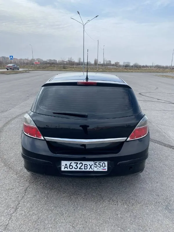 Продам opel astra h ( opel астра ш) рестайлинг 2008 г. в. в хорошем состоянии. хорошая комплектация: климат контроль (заправлен, работает хорошо), круиз контроль, электрозеркала, мультируль, подогревы сидений. по кузову есть мелкие недочеты, царапины, вмятинки, сколы краски. учитывайте, что машине 20 лет! по технической части вложений не требует. двигатель работает ровно, без посторонних звуков, масло не расходует. кпп без нареканий работает в штатном режиме. за свои деньги отличный авто в достойном состоянии. адекватным покупателям уступлю возле автомобиля. цена 365 000 телефон +79524162292 📲 tg: александр 📞 звоните: +7(952)4162292 - фотография - 4