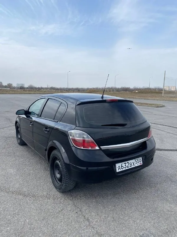 Продам opel astra h ( opel астра ш) рестайлинг 2008 г. в. в хорошем состоянии. хорошая комплектация: климат контроль (заправлен, работает хорошо), круиз контроль, электрозеркала, мультируль, подогревы сидений. по кузову есть мелкие недочеты, царапины, вмятинки, сколы краски. учитывайте, что машине 20 лет! по технической части вложений не требует. двигатель работает ровно, без посторонних звуков, масло не расходует. кпп без нареканий работает в штатном режиме. за свои деньги отличный авто в достойном состоянии. адекватным покупателям уступлю возле автомобиля. цена 365 000 телефон +79524162292 📲 tg: александр 📞 звоните: +7(952)4162292 - фотография - 5