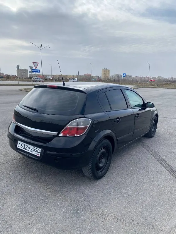 Продам opel astra h ( opel астра ш) рестайлинг 2008 г. в. в хорошем состоянии. хорошая комплектация: климат контроль (заправлен, работает хорошо), круиз контроль, электрозеркала, мультируль, подогревы сидений. по кузову есть мелкие недочеты, царапины, вмятинки, сколы краски. учитывайте, что машине 20 лет! по технической части вложений не требует. двигатель работает ровно, без посторонних звуков, масло не расходует. кпп без нареканий работает в штатном режиме. за свои деньги отличный авто в достойном состоянии. адекватным покупателям уступлю возле автомобиля. цена 365 000 телефон +79524162292 📲 tg: александр 📞 звоните: +7(952)4162292 - фотография - 6