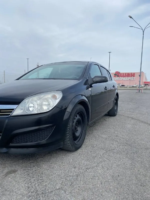 Продам opel astra h ( opel астра ш) рестайлинг 2008 г. в. в хорошем состоянии. хорошая комплектация: климат контроль (заправлен, работает хорошо), круиз контроль, электрозеркала, мультируль, подогревы сидений. по кузову есть мелкие недочеты, царапины, вмятинки, сколы краски. учитывайте, что машине 20 лет! по технической части вложений не требует. двигатель работает ровно, без посторонних звуков, масло не расходует. кпп без нареканий работает в штатном режиме. за свои деньги отличный авто в достойном состоянии. адекватным покупателям уступлю возле автомобиля. цена 365 000 телефон +79524162292 📲 tg: александр 📞 звоните: +7(952)4162292 - фотография - 7