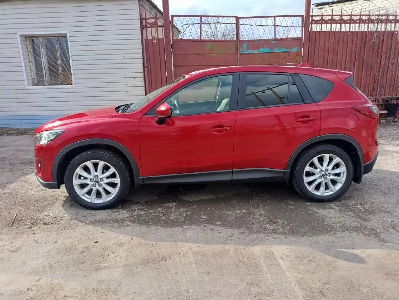 🚗 продам mazda cx-5 ⤵ год выпуска: 2014 пробег: 145000 (родной) двигатель: 2л турбо кпп: автомат привод: передний ✅ автомобиль в идеальном состоянии. родной окрас. в дтп не участвовал. ✅ двигатель работает ровно, масло не употребляет. ✅ листает отлично без пинков. ✅ техническое обслуживание - каждые 5000км. ✅ комплектация: бесключевой доступ, старт-стоп, система i-stop, двухсторонняя сигнализация, складывание зеркал, подогрев сидений и зеркал, двухзонный климат контроль (морозит отлично), датчики давления в шинах, датчики света и дождя, сиденья в чехлах. ✅ зимние шипованные колёса в комплекте. 💸 цена: 1.730.000 рублей + торг у капота. телефон: +79591687808 📞 звоните: +7(959)1687808 - фотография - 2
