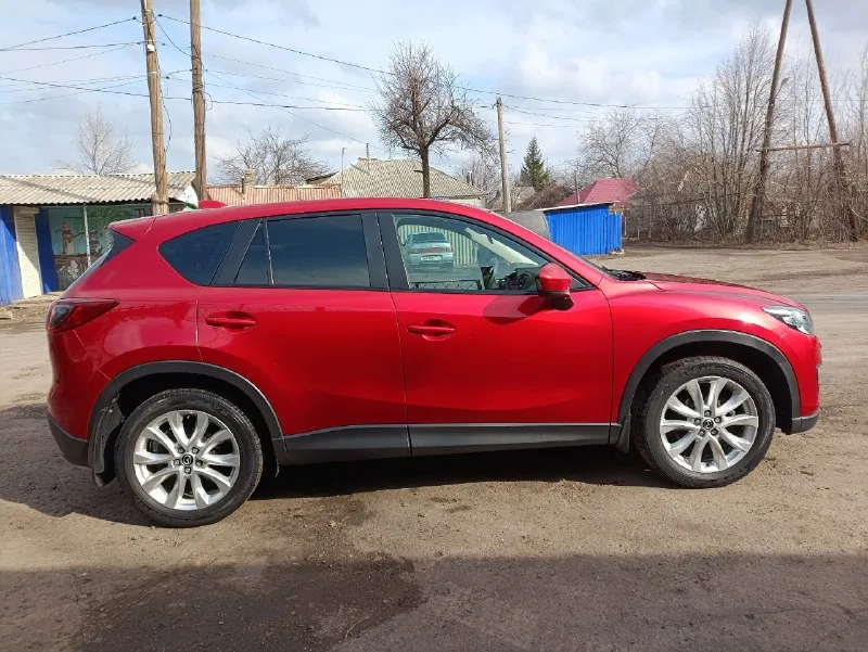 🚗 продам mazda cx-5 ⤵ год выпуска: 2014 пробег: 145000 (родной) двигатель: 2л турбо кпп: автомат привод: передний ✅ автомобиль в идеальном состоянии. родной окрас. в дтп не участвовал. ✅ двигатель работает ровно, масло не употребляет. ✅ листает отлично без пинков. ✅ техническое обслуживание - каждые 5000км. ✅ комплектация: бесключевой доступ, старт-стоп, система i-stop, двухсторонняя сигнализация, складывание зеркал, подогрев сидений и зеркал, двухзонный климат контроль (морозит отлично), датчики давления в шинах, датчики света и дождя, сиденья в чехлах. ✅ зимние шипованные колёса в комплекте. 💸 цена: 1.730.000 рублей + торг у капота. телефон: +79591687808 📞 звоните: +7(959)1687808 - фотография - 3