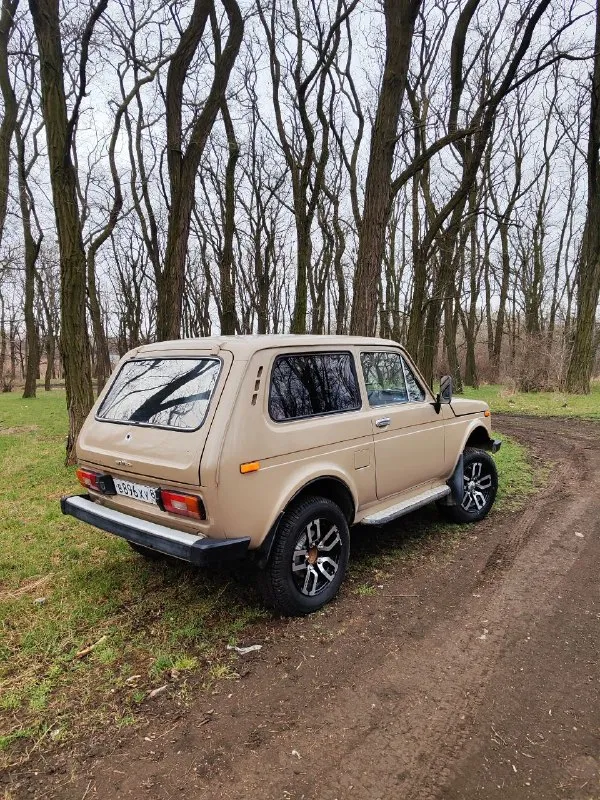 Продам ваз 2121. год выпуска 1987. автомобиль в практически идеальном состоянии для своих лет. в машине всё работает, включается, переключается, дует. вопросы по телефону +7949-310-18-50 📞 звоните: +7(949)3101850 - фотография - 4