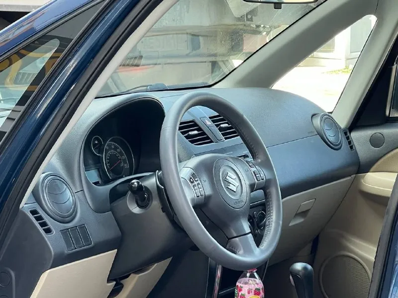 Доброго времени суток ! продам suzuki sx4 ! рестайлинг ! в идеальном состоянии. один хозяин!! весь обслуженный ! год выпуска 2011! с родным пробегом 76.000. мотор 2.0 бензин работает идеально ! коробка полноценный автомат, работает идеально ! ходовая вся обслужена ! салон чистый и ухоженный!в автомобиле работает абсолютно все ! вложений не требует абсолютно ! в дтп не участвовал ! не бит не крашен! комплектация максимальная кондиционер бортовой компьютер - датчик дождя также света - полный эл. пакет - мульти руль - круиз контроль красивые диски r17(два комплекта резины) цена : 820.000 руб ! реальному покупателю реальный торг ! таких автомобилей действительно осталось не много ! возможен обмен на авто дешевле. возможна продажа в авто кредит!!!! осмотр город донецк. телефон: +79494355183 - фотография - 5