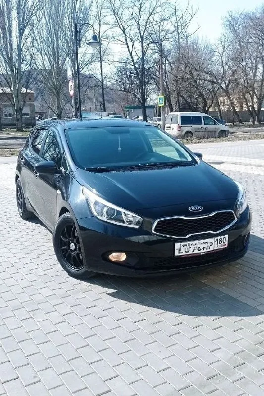 Киа сид 2014 года. 900₽ донецк. пробег оригинальный 170 т. авто не такси, не каршеринг, при осмотре покажем автотеку. отличное состояние. машина вся обслужена. по мотору и кузову проблем нет. двигатель работает отлично, без лишних шумов. кпп 6 ст механика. расход очень маленький. резвый и надёжный автомобиль. все стекла заводские, включая лобовое. салон отличный, без дефектов. кондиционер работает. продажа от собственника. любое оформление. 900 ₽ торга нет. +79494850271 - фотография - 1