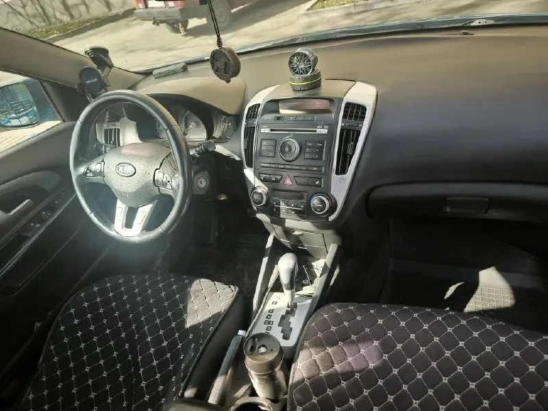 Продам kia cee'd 2010 года.
Двигатель бензиновый 1.6
Автоматическая коробка передач.
Пробег- 240 000 км.
Цена: 790 000 (торг)
Г. Мариуполь
Машина в хорошем состоянии. По технике все отлично, по кузову есть рыжики, из за этого сделаю скидку.
Салон чистый, есть подогревы передних сидений, двухзонный климат контроль, атермальная пленка передней полусферы.
На все вопросы отвечу по телефону или смс.
Тел. +79498046167 - фотография - 6