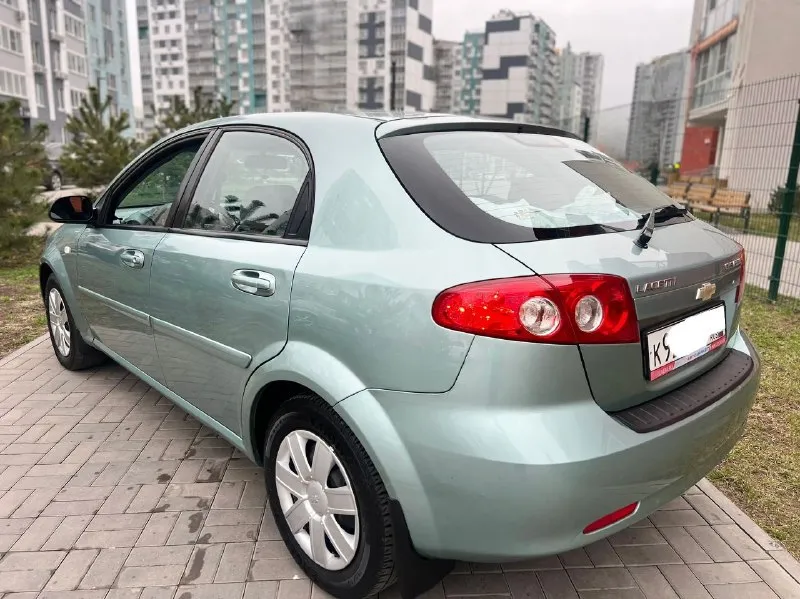 Продам свой chevrolet lacetti в идеальном состоянии! куплена в 2008 году в автосалоне. пробег 176.тыс. км. сборка корея. комплектация: кондиционер(заправлен и дует❄️). гидроусилитель руля. подушки безопасности. abs. система курсовой устойчивости esp. эл. стеклоподъемники с доводчиками. кожаный руль. обогрев стекла. доп. установлено: сигнализация с автозапуском и обратной связью. магнитола pioneer с поддержкой ipod-usb с качественной аудио системой. осмотр в донецке. 💰цена 545.000₽💰 📞 +79494522026 - фотография - 3
