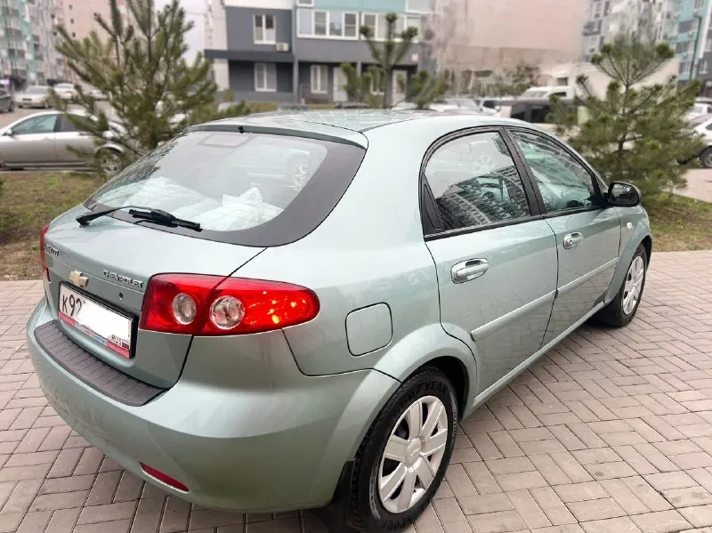 Продам свой chevrolet lacetti в идеальном состоянии! куплена в 2008 году в автосалоне. пробег 176.тыс. км. сборка корея. комплектация: кондиционер(заправлен и дует❄️). гидроусилитель руля. подушки безопасности. abs. система курсовой устойчивости esp. эл. стеклоподъемники с доводчиками. кожаный руль. обогрев стекла. доп. установлено: сигнализация с автозапуском и обратной связью. магнитола pioneer с поддержкой ipod-usb с качественной аудио системой. осмотр в донецке. 💰цена 545.000₽💰 📞 +79494522026 - фотография - 6
