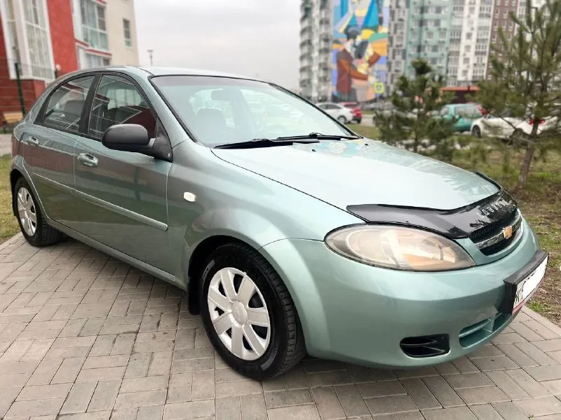 Продам свой chevrolet lacetti в идеальном состоянии! куплена в 2008 году в автосалоне. пробег 176.тыс. км. сборка корея. комплектация: кондиционер(заправлен и дует❄️). гидроусилитель руля. подушки безопасности. abs. система курсовой устойчивости esp. эл. стеклоподъемники с доводчиками. кожаный руль. обогрев стекла. доп. установлено: сигнализация с автозапуском и обратной связью. магнитола pioneer с поддержкой ipod-usb с качественной аудио системой. осмотр в донецке. 💰цена 545.000₽💰 📞 +79494522026 - фотография - 7