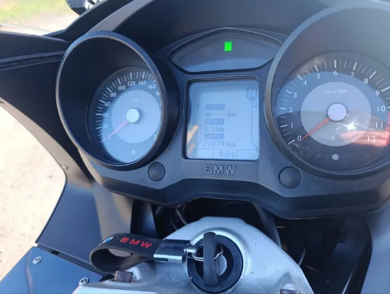 🚗 продам мотоцикл bmw k1300gt 2009г. в. мотоцикл в хорошем состоянии и обслужен. пробег 22т. км. учёт рф я хозяин. комплектация: -круиз-контроль - электрорегулировка подвески одной кнопкой (еsа: высота и жёсткость) - подогрев ручек и обоих сидений - штатный ксенон -бортовой компьютер - авs, трекшн-контроль и комбинированные тормоза - гидравлическое сцепление - электрорегулировка ветрового стекла продажа по причине проблем со здоровьем. цена: 700000 ₽ 📲 tg: илья 📞 🇷🇺 звоните: +79497255636 авторынок днр донецк - фотография - 6