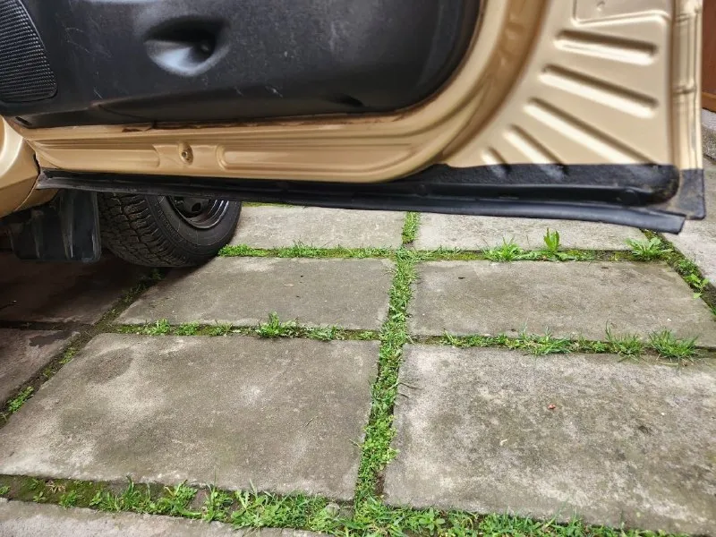 Продаю chevrolet niva 2005г с пробегом 105.000 в отличном состоянии как внешне без гнили рыжиков так и технически двигатель, коробка, раздатка, ходовка, полностью обслуженна, без вложений сел и поехал!ухоженный чистый салон, хорошая музыка, фаркоп съемный,2 комплекта колес зима(шипы) лето на дисках в отличном состоянии!по документам чистая, переоформление без проблем! машина в днр цена:570.000 (торг)возможен обмен на уаз патриот с моей доплатой +79493867018 писать в личку. .. - фотография - 8