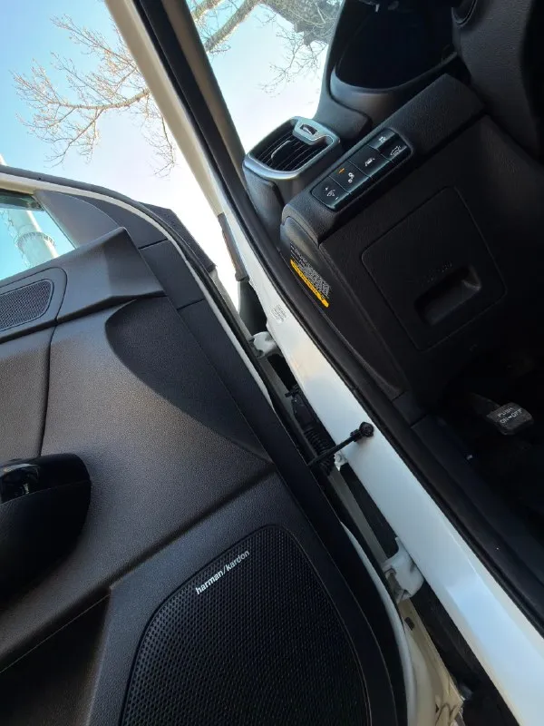 🏎️ kia sportage 2.4 at 4wd ex 🗓️ год выпуска: 2018 (vin 2019) состояние идеал, покрыт керамикой! пробег : 130 тыс. км ( родной подтвержденный) комплектация "exlusive”: панорамная крыша вентиляция сидений музыка harman/kardon удержание в полосе диски r18, летняя/зимняя резина сигнализация starline с автозапуском бесключевой доступ электропривод сидений кожаный салон (как новый) парктроники (перед/зад) камера заднего вида датчики света датчики слепых зон электропривод багажника с кнопки сенсорный дисплей (carplay, android auto) складывающиеся внешние зеркала с указателями поворота подогрев сидений подогрев руля климат-контроль 2-х зонный 🥇авто в идеальном техническом состоянии. один владелец по эптс, бережная эксплуатация. стекла все заводские и коробка без нареканий (любые проверки) обслуживал по регламенту. замена масла каждые 7тыс. км машина обслужена и готова к дальнейшей эксплуатации (дополнительных вложений не требуется, сел и поехал). 2 ключа пройден то 📞 звоните: +7(959)1843184 - фотография - 10