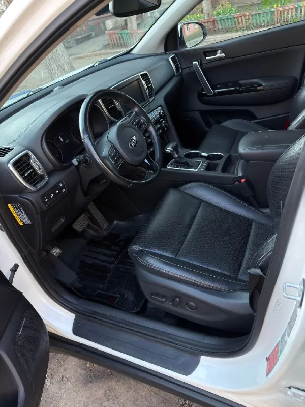 🏎️ kia sportage 2.4 at 4wd ex 🗓️ год выпуска: 2018 (vin 2019) состояние идеал, покрыт керамикой! пробег : 130 тыс. км ( родной подтвержденный) комплектация "exlusive”: панорамная крыша вентиляция сидений музыка harman/kardon удержание в полосе диски r18, летняя/зимняя резина сигнализация starline с автозапуском бесключевой доступ электропривод сидений кожаный салон (как новый) парктроники (перед/зад) камера заднего вида датчики света датчики слепых зон электропривод багажника с кнопки сенсорный дисплей (carplay, android auto) складывающиеся внешние зеркала с указателями поворота подогрев сидений подогрев руля климат-контроль 2-х зонный 🥇авто в идеальном техническом состоянии. один владелец по эптс, бережная эксплуатация. стекла все заводские и коробка без нареканий (любые проверки) обслуживал по регламенту. замена масла каждые 7тыс. км машина обслужена и готова к дальнейшей эксплуатации (дополнительных вложений не требуется, сел и поехал). 2 ключа пройден то 📞 звоните: +7(959)1843184 - фотография - 7