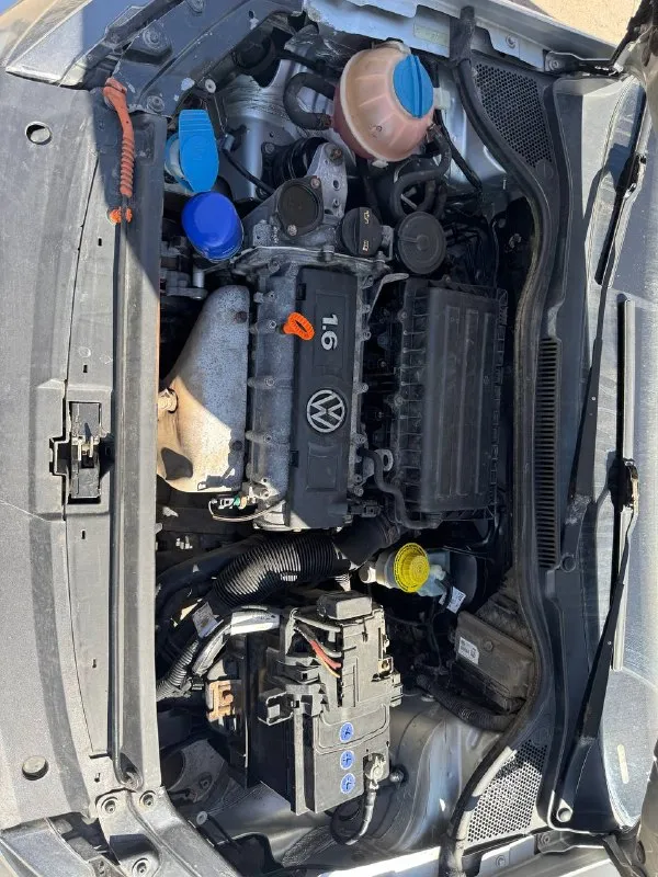 Продам volkswagen polo 2012год. объём двигателя 1.6 (отличный и надежный мотор ). коробка механика на отлично. ходовка новая. есть моменты по лкп, критичного ничего нет. машина с переоформлением. все подробности по телефону +79493820834. осмотр город донецк. цена 420.000р. - фотография - 8