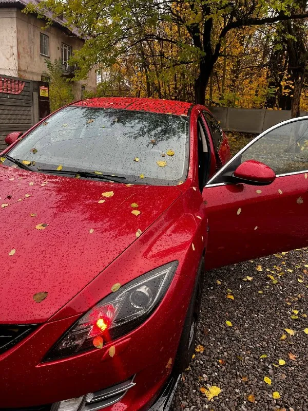 Цена: 800 тысяч 📮 город: макеевка 🚘 марка / модель: mazda 6 gh 📅 год выпуска: 2008 📊 пробег: 237000 ⛽ двигатель (тип, объем, мощность): 1.8 л. , 120 л. с. 🔧 тип кпп: мкпп 📝 описание: продам свой авто который до сих пор люблю, ценю и уважаю. а именно mazda 6 gh 2008 г. , двг 1.8 обычный атмосферник, на механике, пробег 238 уже набегал, каждый день эксплуатируется, покраска производилась летом 2025 года, ржавчина и гниль на крыльях убиралась во время покраса, перебрана ходовка по кругу, мотор не стучит, не троит, заводится с пол тыка, замена масла каждые 5000, устранены все мелкие и возрастные болячки этого поколения, чеки не горят и не выедают мозги, вложено много любви к этой машине, так как она первая дала опыт и эмоции, сил и средств, времени и нервов не жалел. тормоза новые перед зад нбк, борт компьютер новый контракт установлен, установлена хорошая музыка и андроид магнитола, камера заднего вида, замена всего света, фары в фотохромной пленке, крыша обклеена ибо краси 📞 звоните: +7(949)5823767 - фотография - 1
