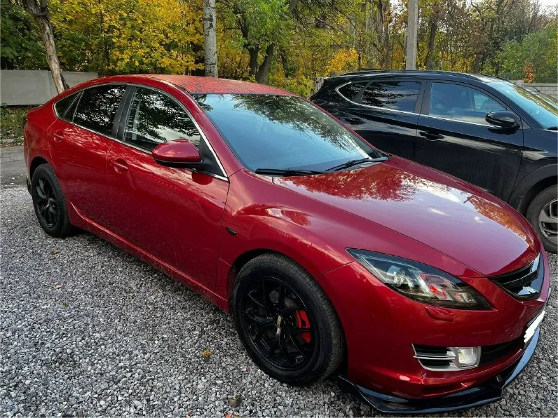 Цена: 800 тысяч 📮 город: макеевка 🚘 марка / модель: mazda 6 gh 📅 год выпуска: 2008 📊 пробег: 237000 ⛽ двигатель (тип, объем, мощность): 1.8 л. , 120 л. с. 🔧 тип кпп: мкпп 📝 описание: продам свой авто который до сих пор люблю, ценю и уважаю. а именно mazda 6 gh 2008 г. , двг 1.8 обычный атмосферник, на механике, пробег 238 уже набегал, каждый день эксплуатируется, покраска производилась летом 2025 года, ржавчина и гниль на крыльях убиралась во время покраса, перебрана ходовка по кругу, мотор не стучит, не троит, заводится с пол тыка, замена масла каждые 5000, устранены все мелкие и возрастные болячки этого поколения, чеки не горят и не выедают мозги, вложено много любви к этой машине, так как она первая дала опыт и эмоции, сил и средств, времени и нервов не жалел. тормоза новые перед зад нбк, борт компьютер новый контракт установлен, установлена хорошая музыка и андроид магнитола, камера заднего вида, замена всего света, фары в фотохромной пленке, крыша обклеена ибо краси 📞 звоните: +7(949)5823767 - фотография - 4