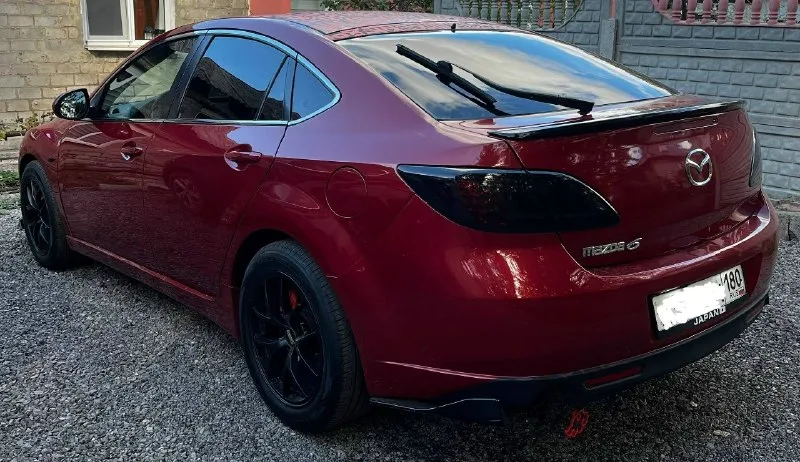 Цена: 800 тысяч 📮 город: макеевка 🚘 марка / модель: mazda 6 gh 📅 год выпуска: 2008 📊 пробег: 237000 ⛽ двигатель (тип, объем, мощность): 1.8 л. , 120 л. с. 🔧 тип кпп: мкпп 📝 описание: продам свой авто который до сих пор люблю, ценю и уважаю. а именно mazda 6 gh 2008 г. , двг 1.8 обычный атмосферник, на механике, пробег 238 уже набегал, каждый день эксплуатируется, покраска производилась летом 2025 года, ржавчина и гниль на крыльях убиралась во время покраса, перебрана ходовка по кругу, мотор не стучит, не троит, заводится с пол тыка, замена масла каждые 5000, устранены все мелкие и возрастные болячки этого поколения, чеки не горят и не выедают мозги, вложено много любви к этой машине, так как она первая дала опыт и эмоции, сил и средств, времени и нервов не жалел. тормоза новые перед зад нбк, борт компьютер новый контракт установлен, установлена хорошая музыка и андроид магнитола, камера заднего вида, замена всего света, фары в фотохромной пленке, крыша обклеена ибо краси 📞 звоните: +7(949)5823767 - фотография - 7