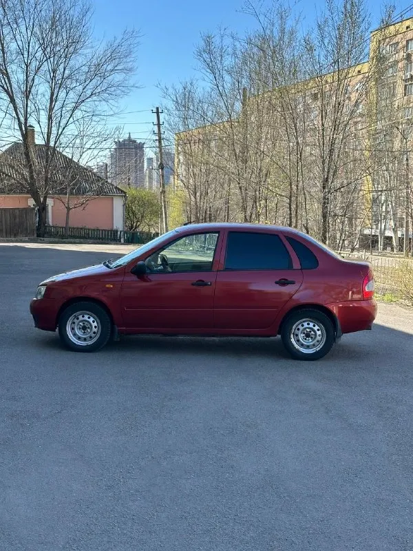 Продам: lada калина топливо: бензин год выпуска: 2006 тип кпп: механическая ✅ пробег: 225.000 км дополнительная информация: - автомобиль в хорошем состоянии, вложений не требует. гаражное хранение. масло, фильтра, колодки, свечи, провода - заменены. ✅ кузов: варить и красить - не нужно. - по ходовой части без нареканий, ручник работает! ✅ двигатель: 1.6л - 8 клоп, клапана не гнет! работает отлично, масло не расходует. ✅ комплектация: - электроусилитель руля - стеклоподъемники - 2 комплекта колес / 2 ключа ✅ документы: - автотека - зеленая 🍀 - техосмотр пройден❗️ - без штрафов и ограничений, продажа с переоформлением в мрео❗ 📍г. донецк, калининский р-н. цена: 299.999 руб обмен не интересует 📞🇷🇺звоните: +7 (949) 470-15-30 дополнительные вопросы по тел. - фотография - 6